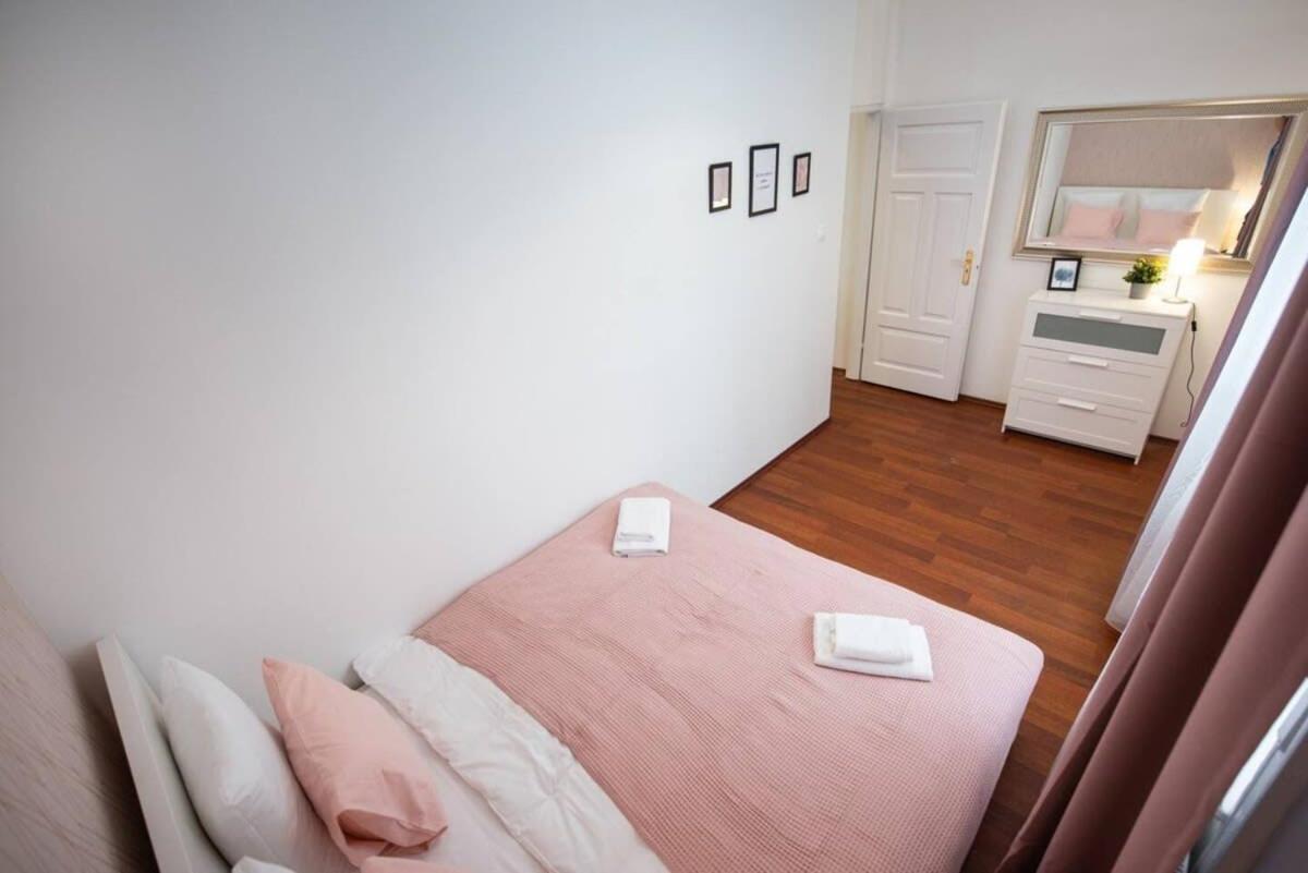 Appartamento Very Convenient Large Ac Place Budapest